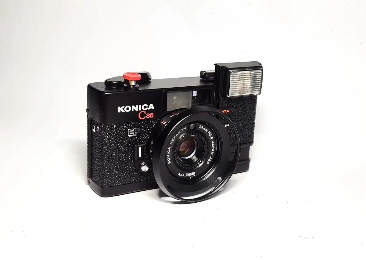 KONICA C35 EF. 필름카메라. 정상작동.깨끗함.